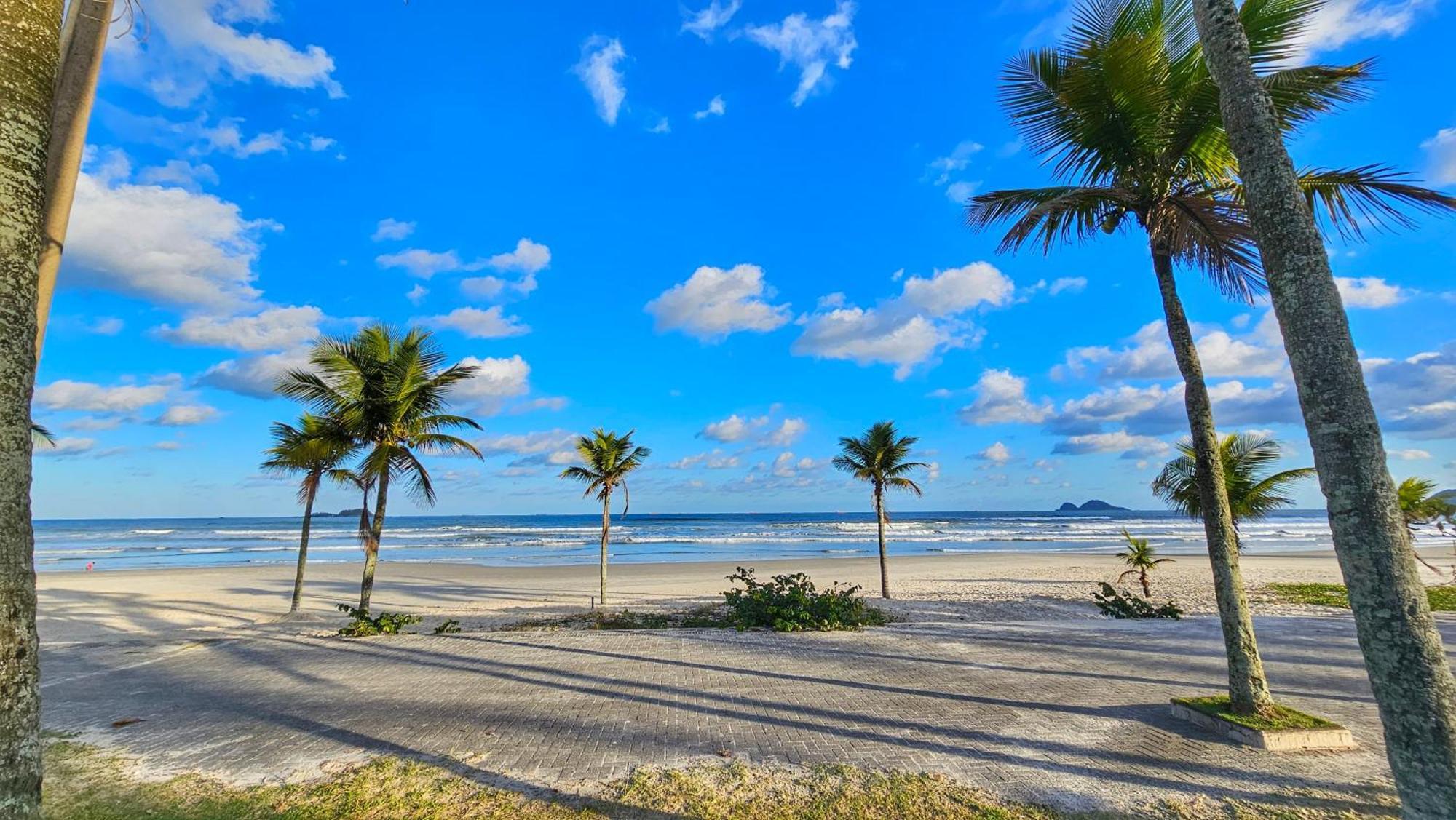 과루자 Praia Da Enseada - Predio Com Area De Lazer E Garagem 아파트 외부 사진